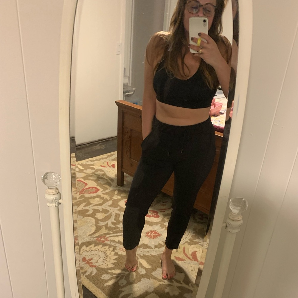 EUC Lululemon On The Fly 7/8 pant. Size 6!